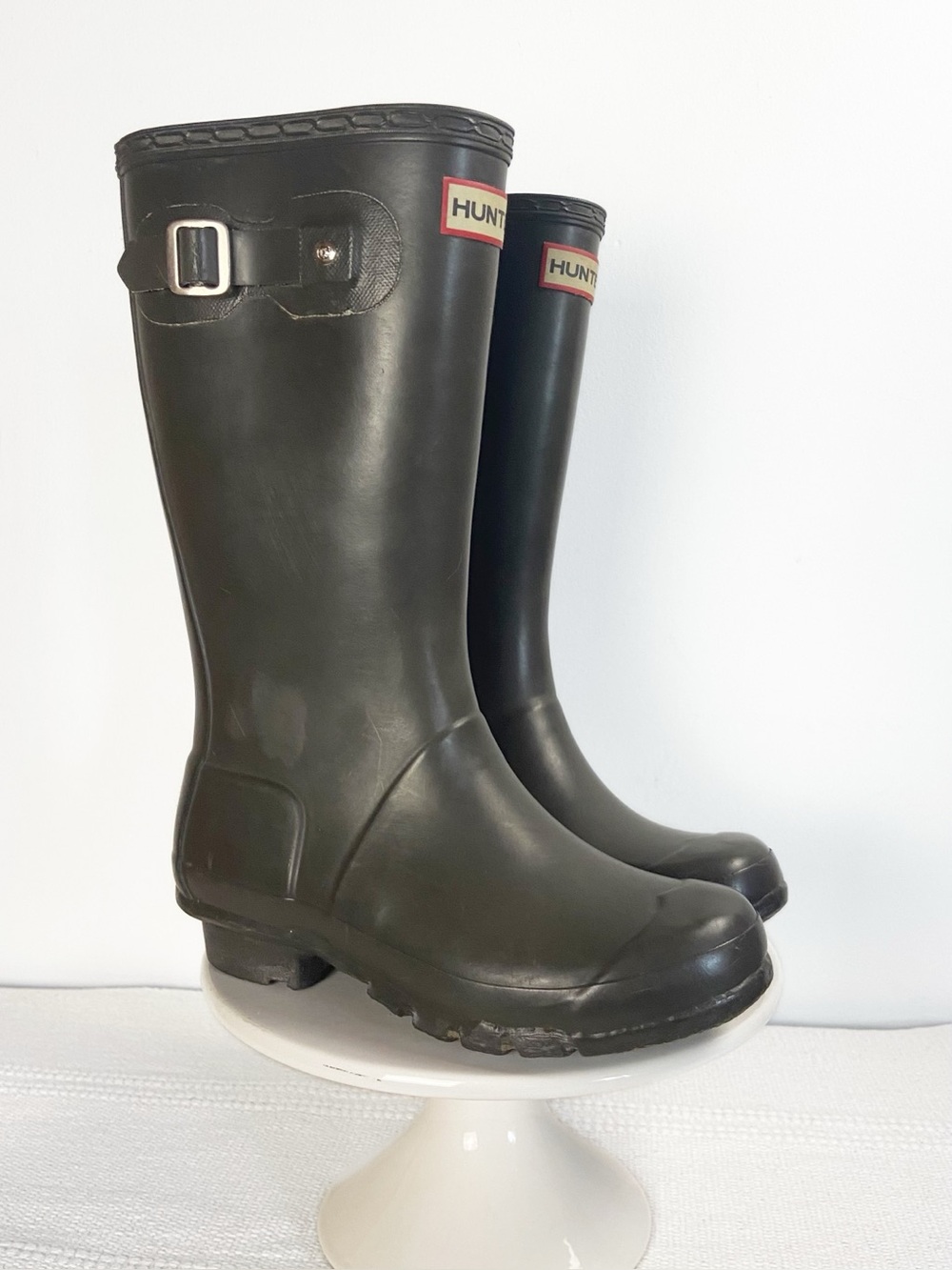 Hunter Matte Tall Rubber Rain
Boots Brown Kids size 3
M/4 F